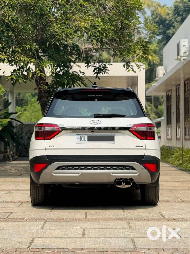 Hyundai Alcazar Signature Dual Tone, 2022, Petrol