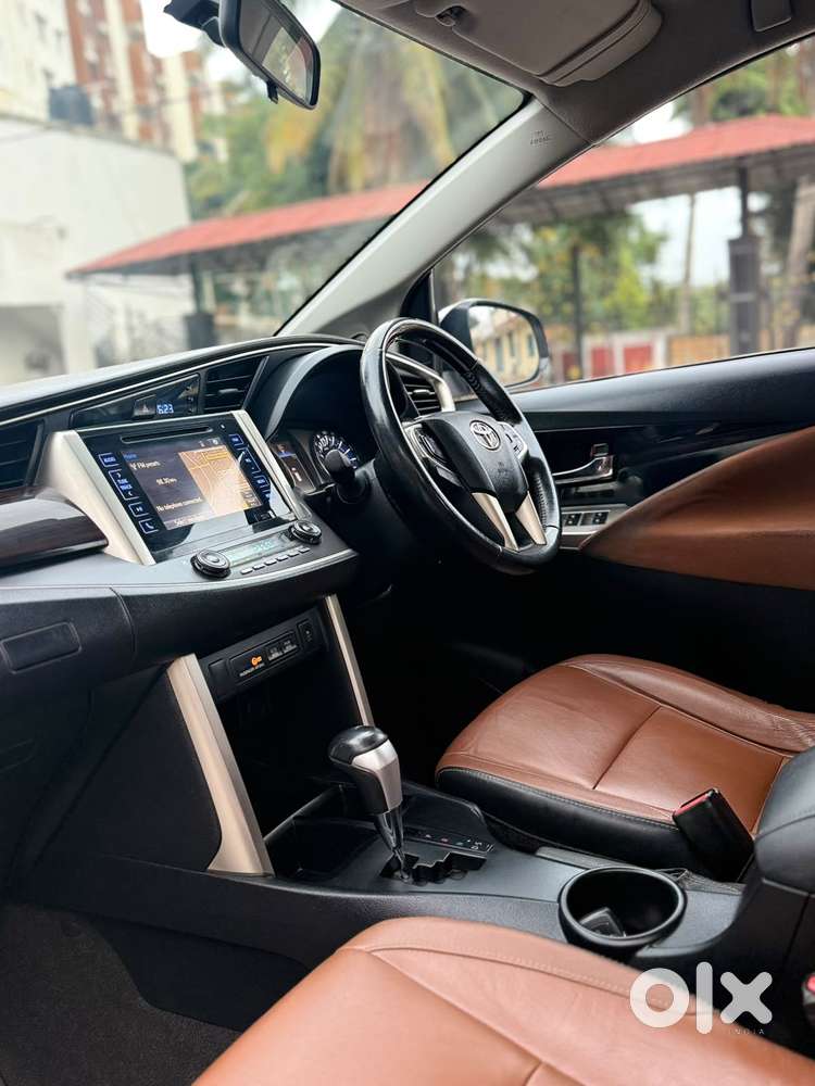 Toyota Innova Crysta 2.8 Zx At 7 Seater, 2017, Diesel