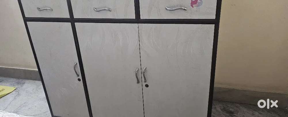 Almirah/Cupboard