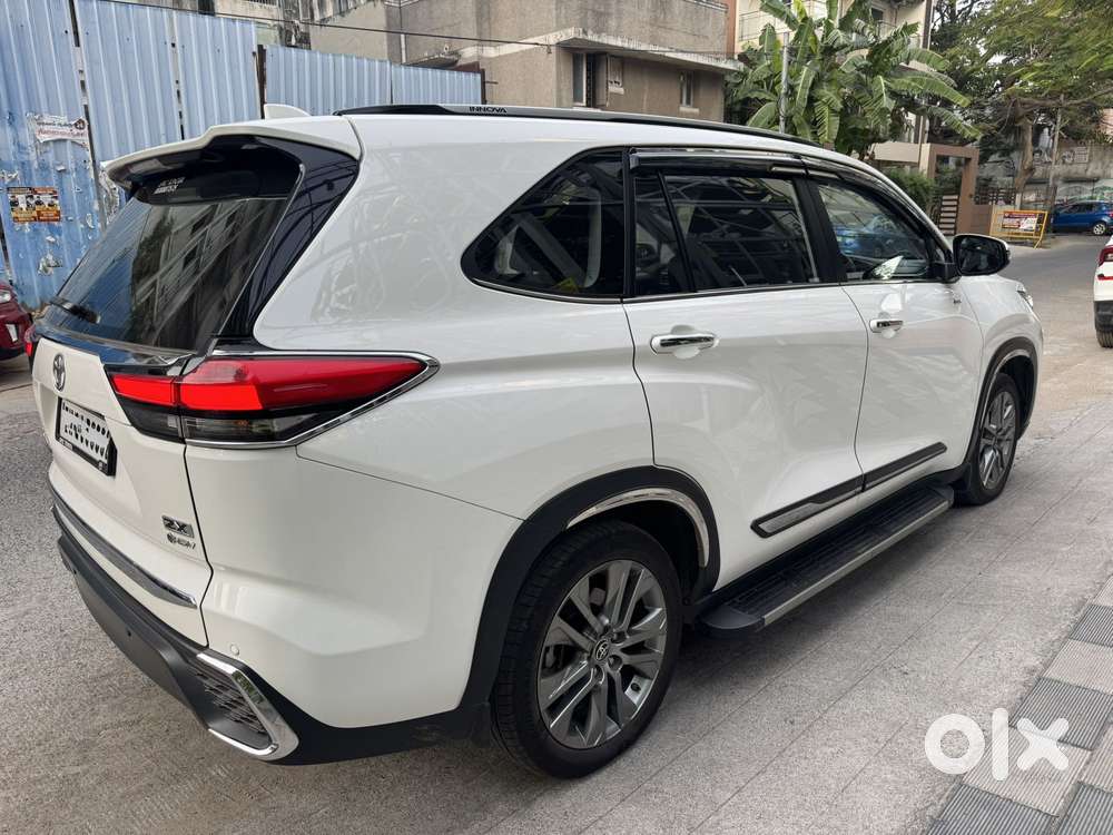 Toyota Innova Hycross 2.0 Zx (o) Hybrid 7 Str, 2025, Petrol