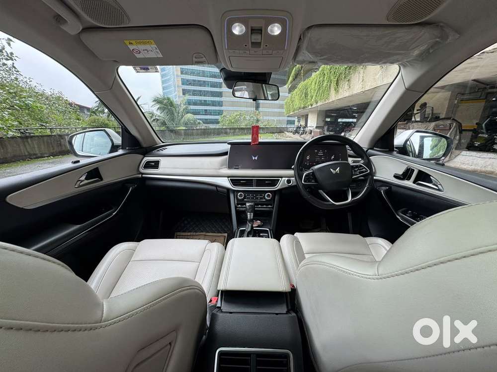 Mahindra Xuv700 2.2 Ax 7 Diesel At Luxury Pack Str Awd, 2022, Electr..