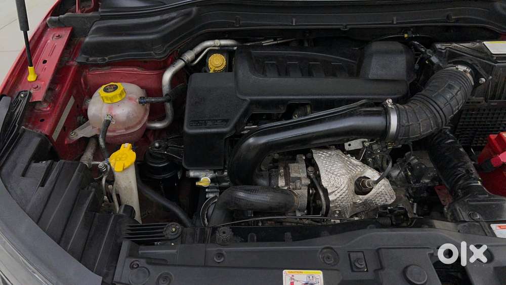 Mahindra Xuv300 W8 (o) 1.5 Diesel Amt Dual Tone, 2021, Diesel