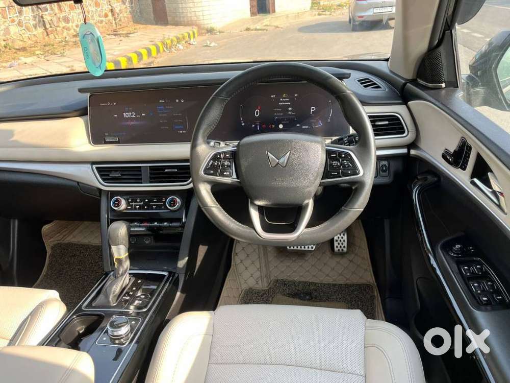 Mahindra Xuv700 2.0 Ax 7 Petrol At Luxury Pack Str, 2023, Petrol