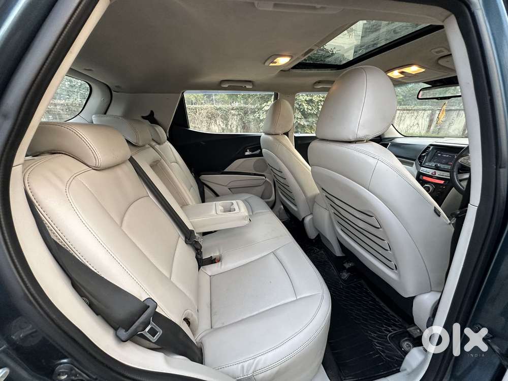 Mahindra Xuv300 W8 (o) 1.5 Diesel Amt Dual Tone, 2020, Diesel