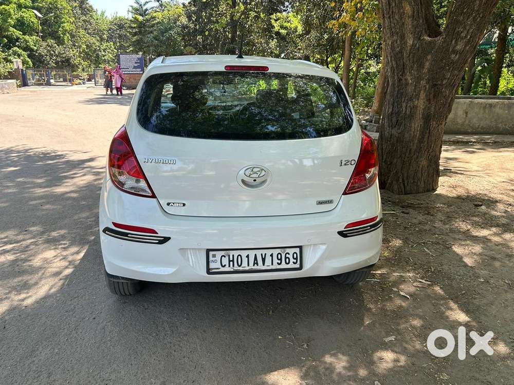 Hyundai I20 2013(december) Petrol Well Maintained
