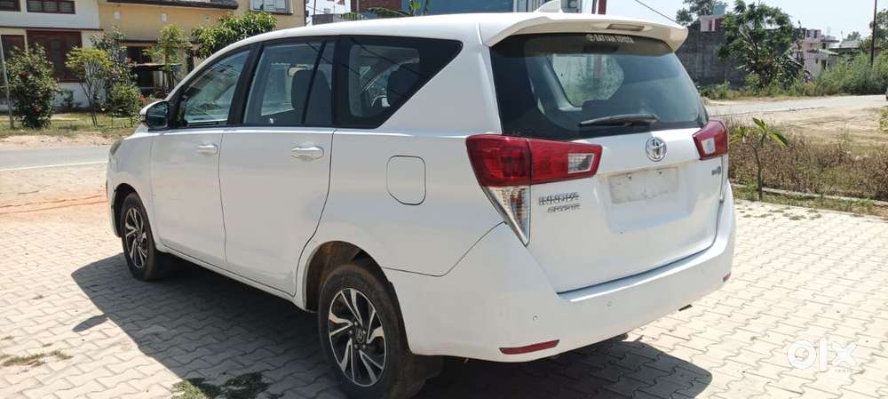 Toyota Innova Crysta 2.4 G Mt, 2022, Cng & Hybrids