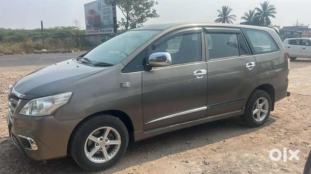 Toyota Innova 2015 Diesel 282000 Km Driven