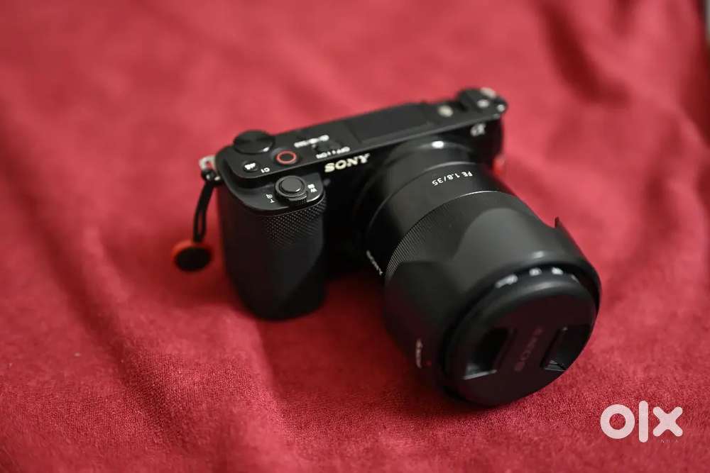 Sony ZV-E10 + Sony E mount 35mm f/1.8 + sony 85mm f1.8 Lens for sale