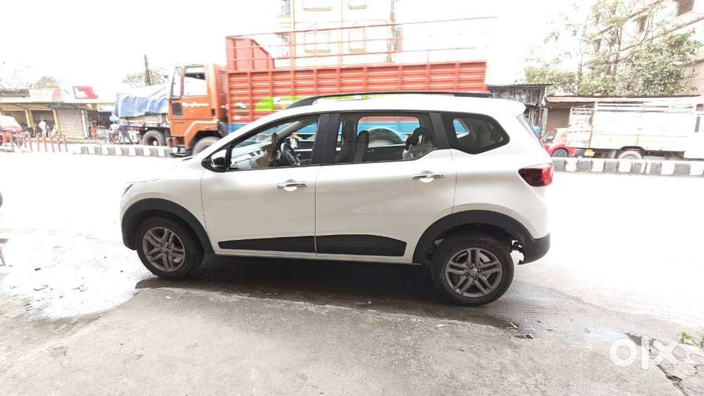 Renault Triber Rxz, 2025, Petrol