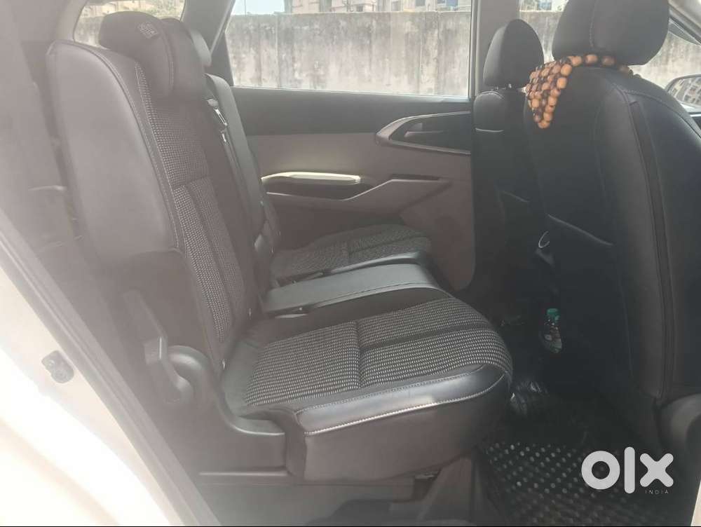 Kia Carens (2023) G 1.5 6mt Prestige...only 14000km Run
