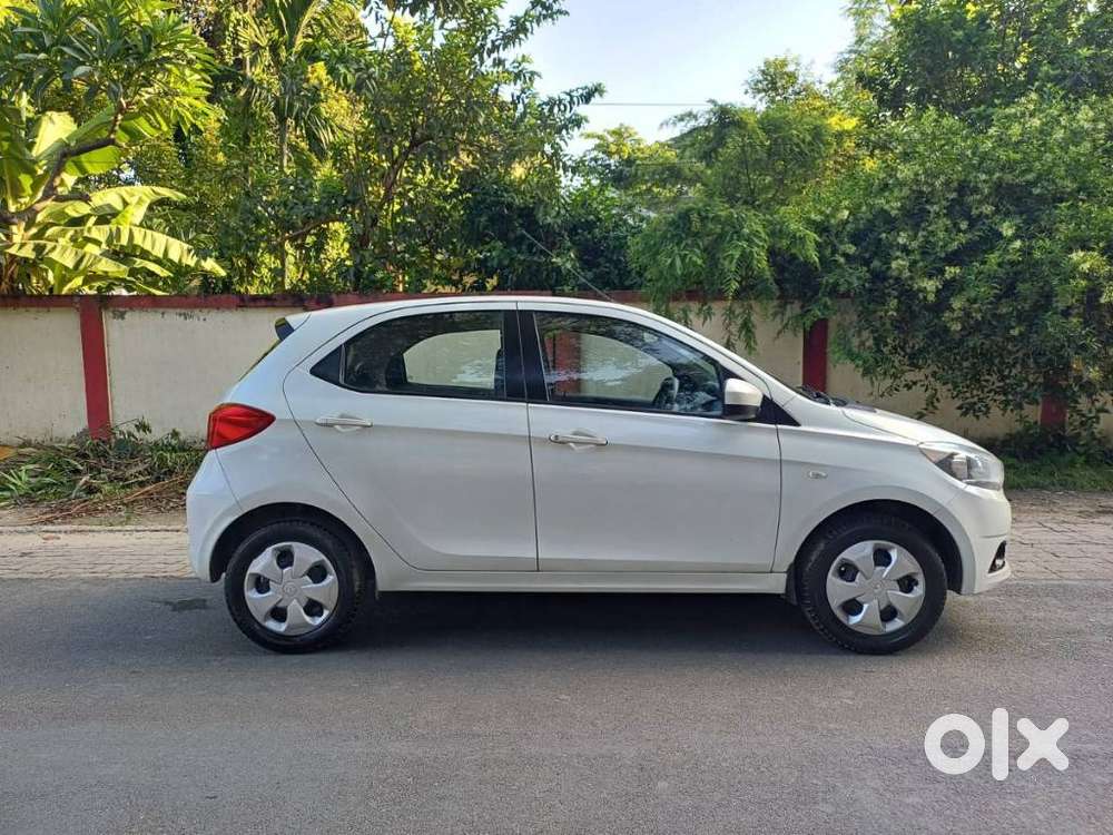 Tata Tiago 1.2 Revotron Xt (o), 2016, Petrol