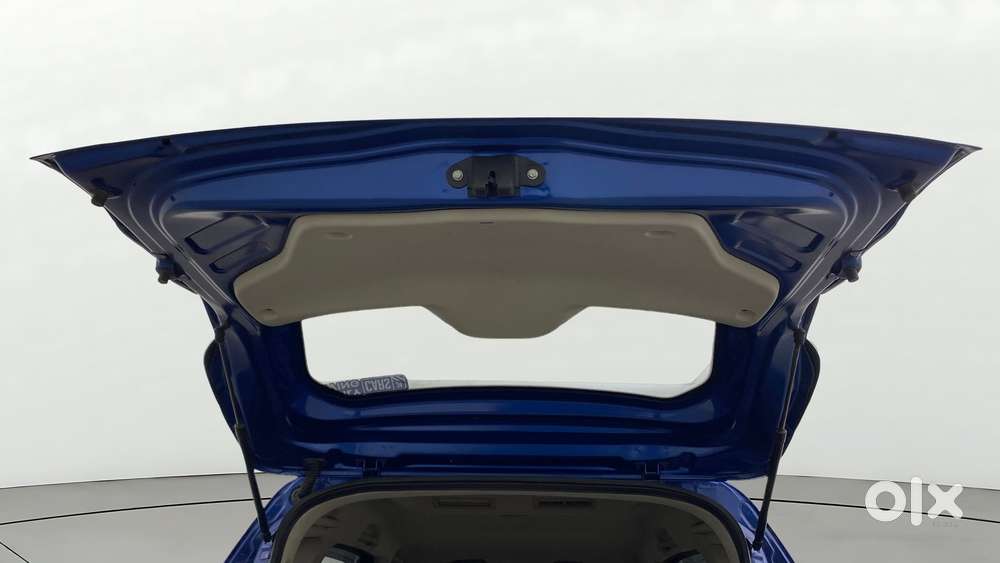 Renault Triber Rxt, 2023, Petrol