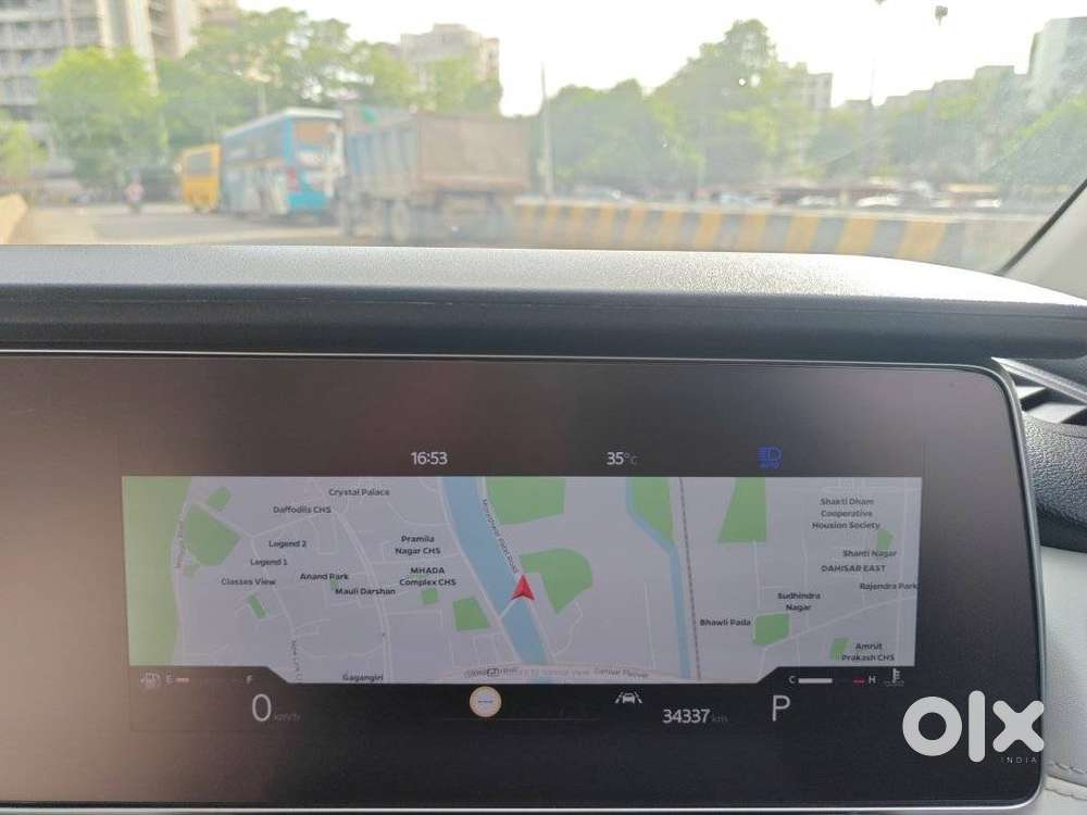 Mahindra Xuv700 2.0 Ax 7 Petrol At Str, 2025, Petrol