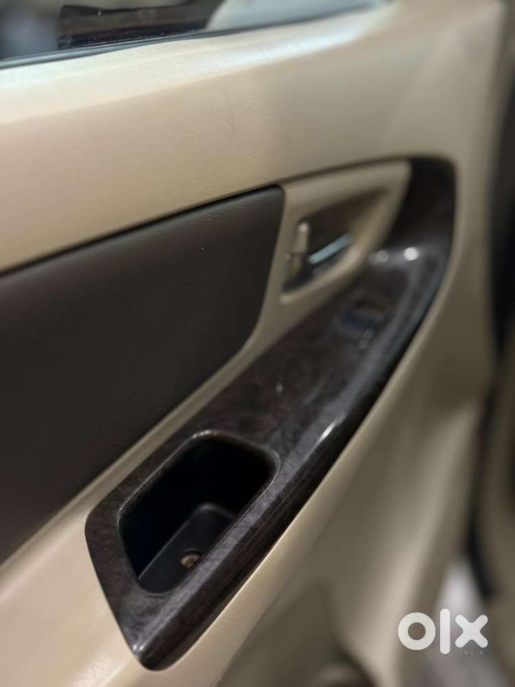 Toyota Innova 2.5 Z Diesel 7 Seater Bs Iv, 2015, Diesel