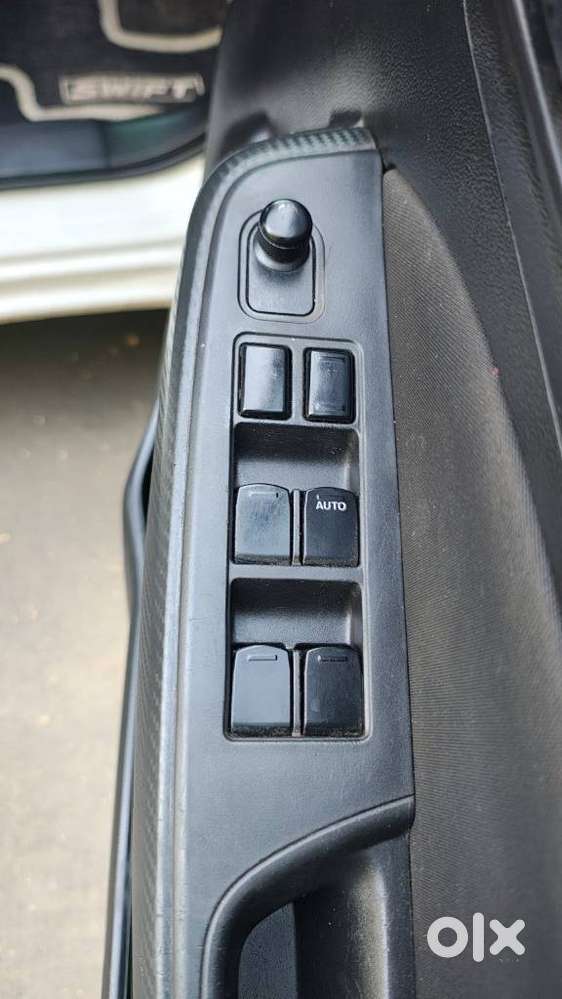 Maruti Suzuki Swift Vxi + Manual, 2022, Petrol
