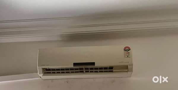 Selling Voltas Veritas Gold 1.5T Split AC & Transformer