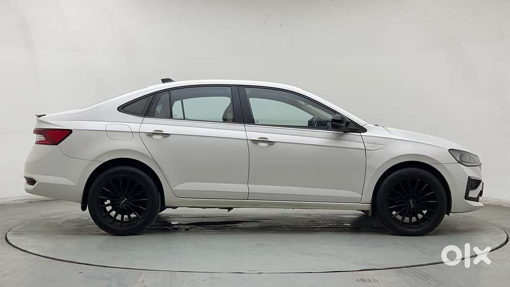 Skoda Slavia Ambition 1.0l Tsi At, 2022, Petrol