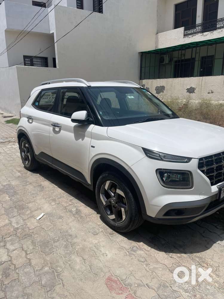 Hyundai Venue 2021 Petrol Well Maintained