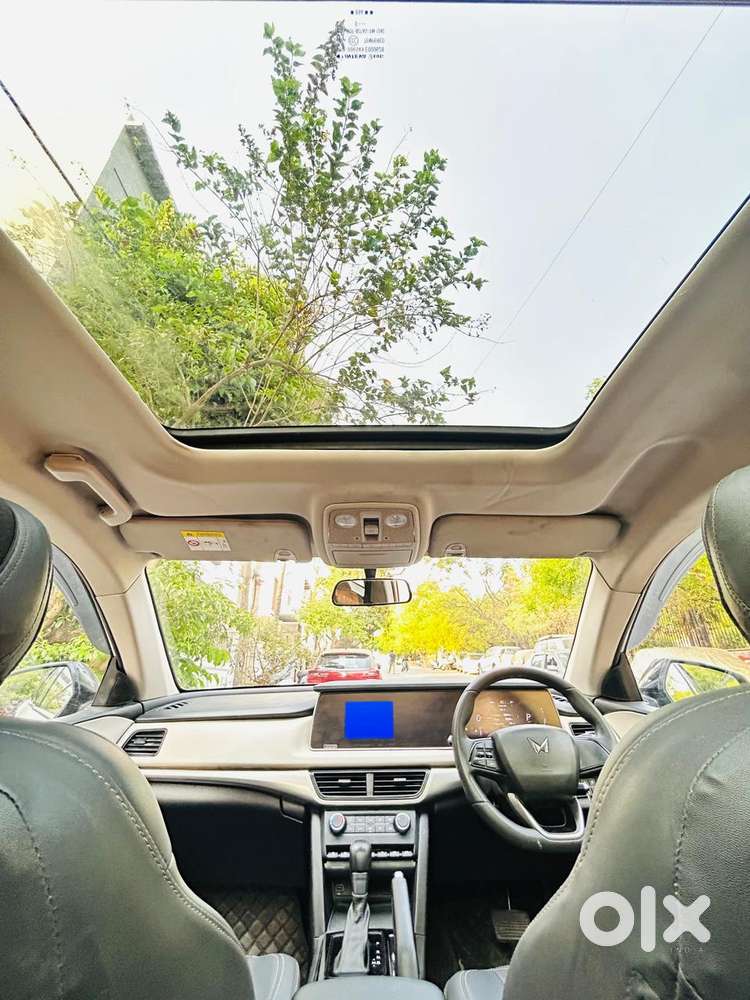 Mahindra Xuv700 2.2 Ax 5 Diesel At 7 Str, 2022, Diesel