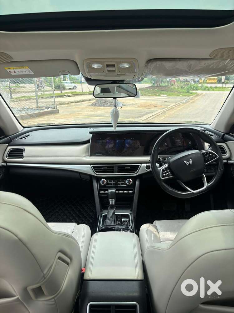 Mahindra Xuv700 2.2 Ax 7 Diesel At Luxury Pack Str, 2022, Diesel