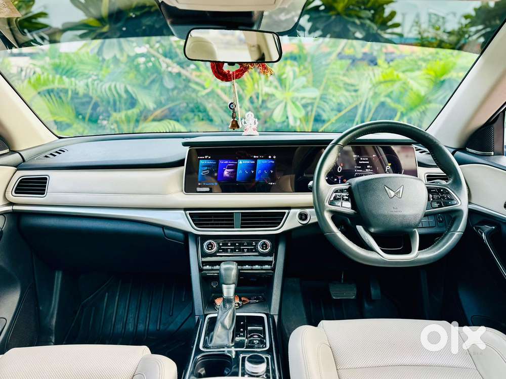 Mahindra Xuv700 2.2 Ax 7 Diesel At Luxury Pack Str, 2023, Diesel