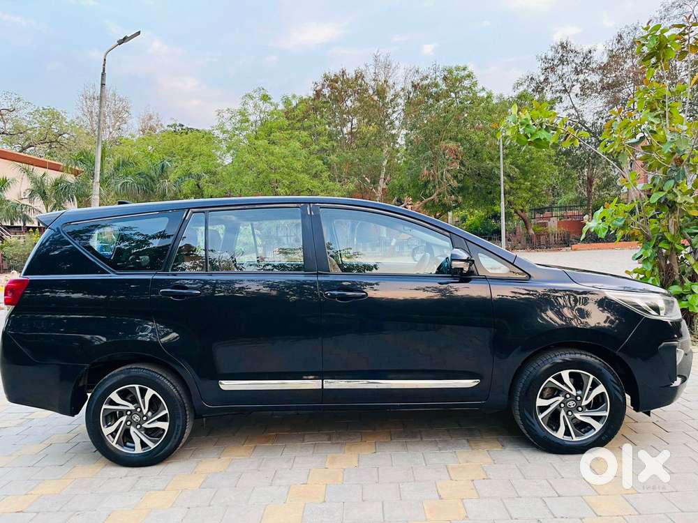 Toyota Innova Crysta 2.8 Gx At 8 Seater, 2022, Diesel