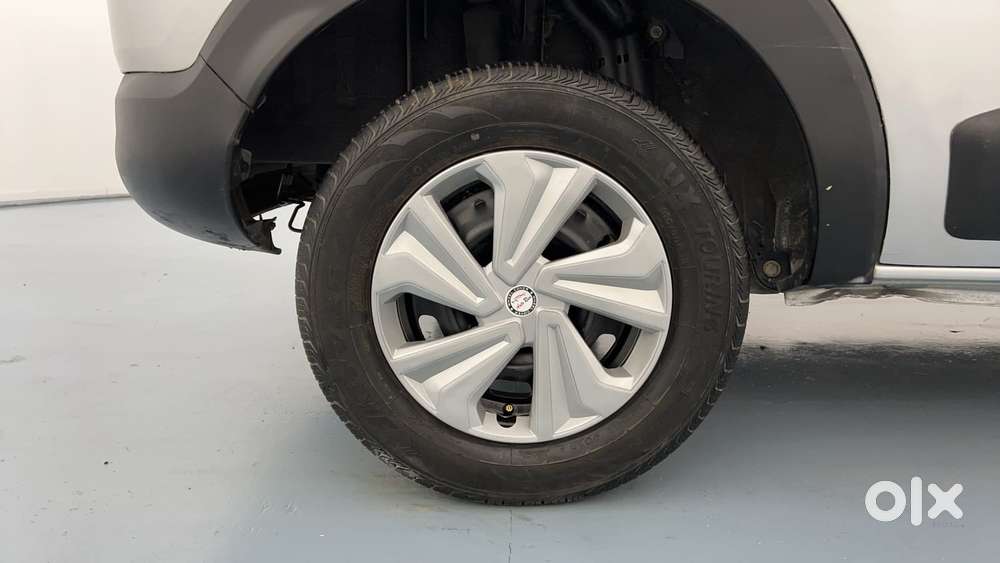 Renault Triber Rxt, 2022, Petrol