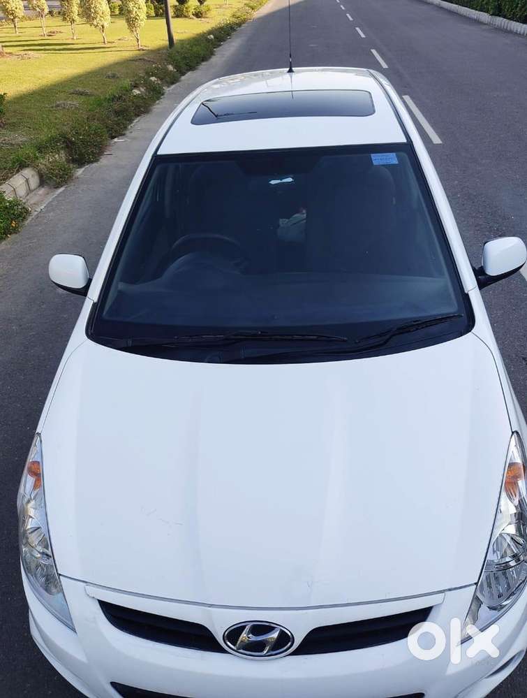 Hyundai I20 Petrol 2010/automatic With Sunroof/pb Number
