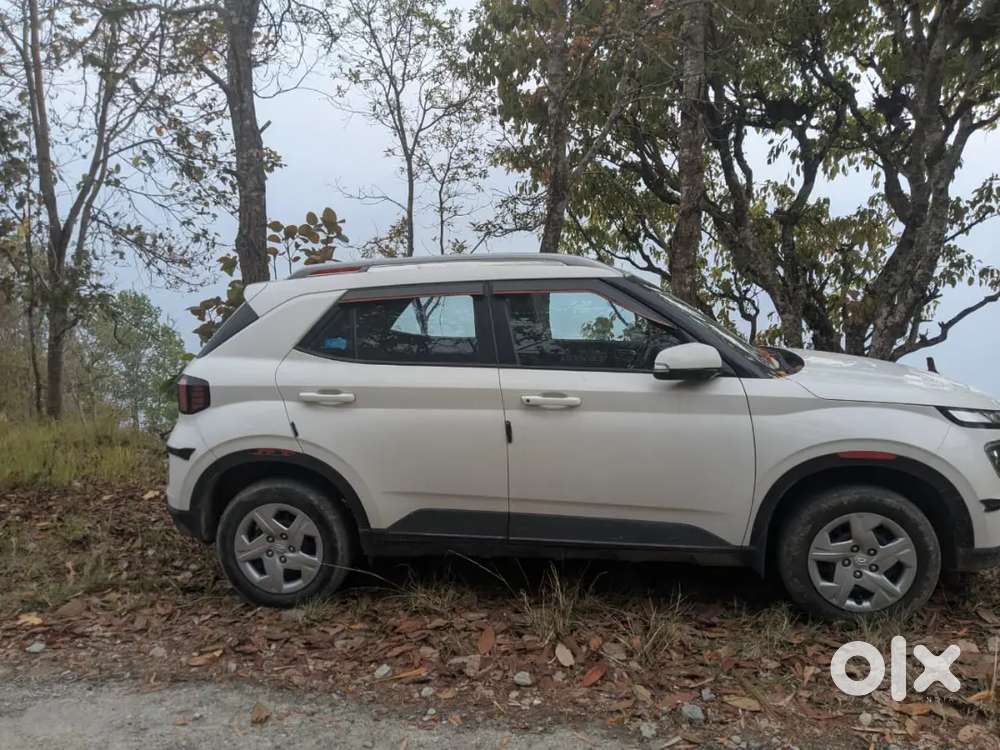 Hyundai Venue 2022 Petrol 31520 Km Driven
