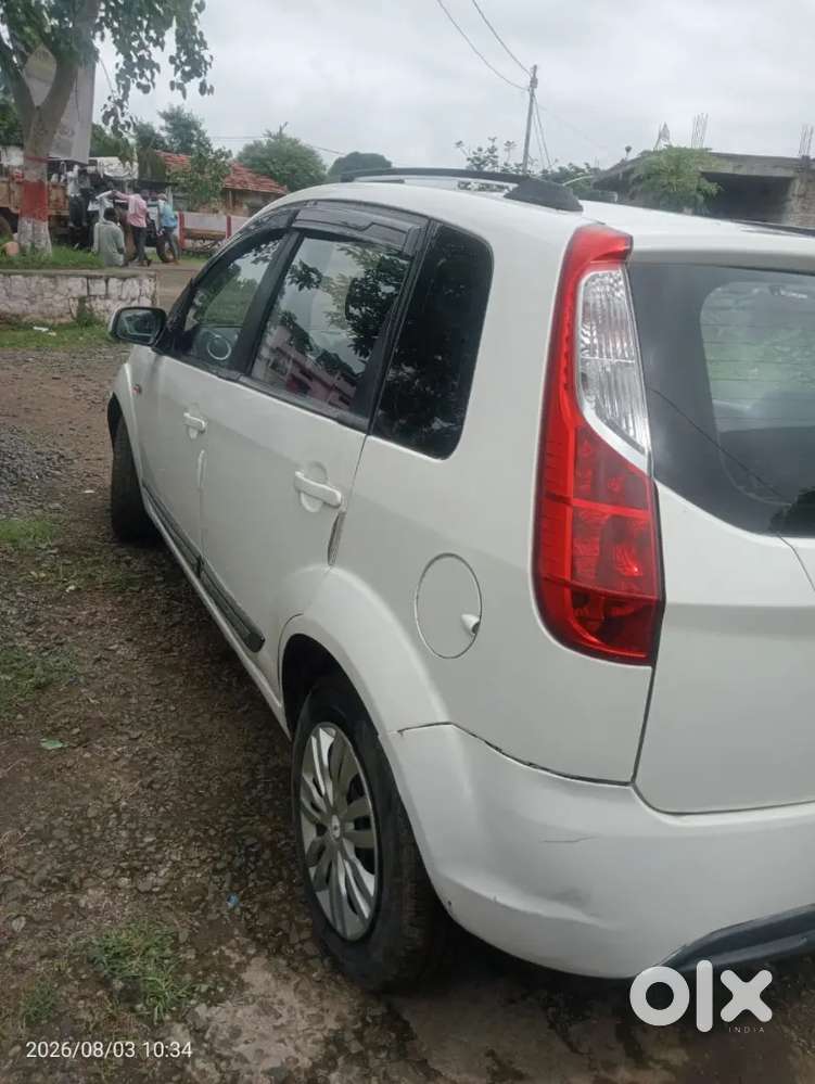 Ford Figo Titanium Blu 2011