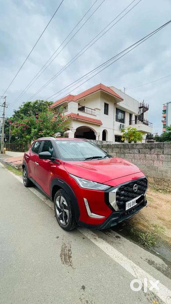 Lady Driven Nissan Magnite Petrol Amt  2025