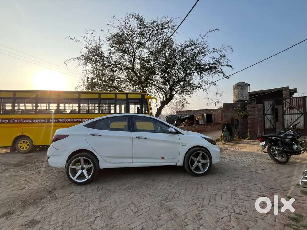Hyundai Fluidic Verna 2012