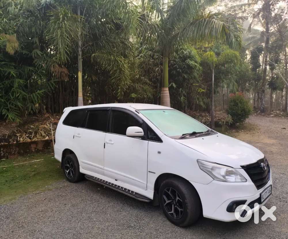 Toyota Innova 2015 Diesel 108000 Km Driven