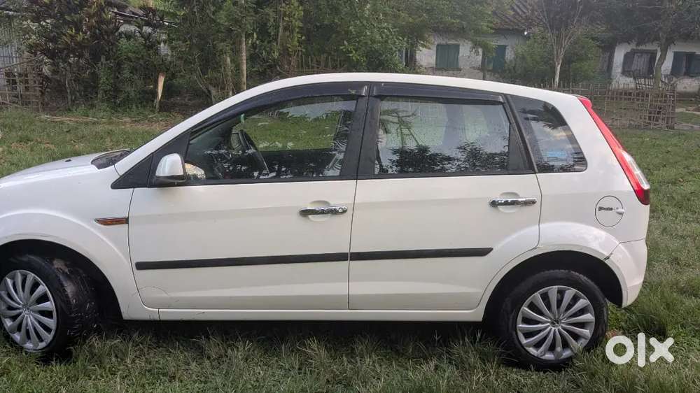 Ford Figo 2013 Petrol 75000 Km Driven