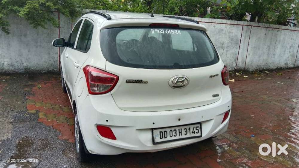 Hyundai Grand I10 Sportz, 2015, Petrol