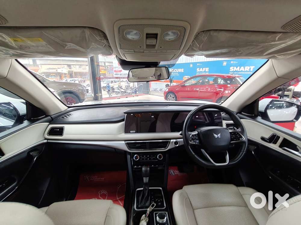 Mahindra Xuv700 2.0 Ax 7 Petrol At Luxury Pack Str, 2024, Petrol