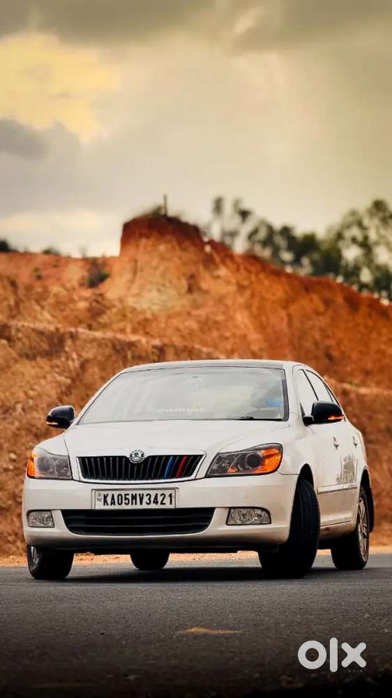 Skoda Laura 2011 Petrol Well Maintained