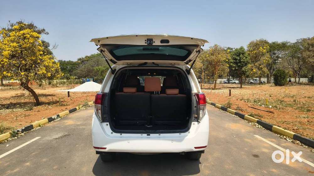 Toyota Innova Crysta 2.8 Gx At, 2018