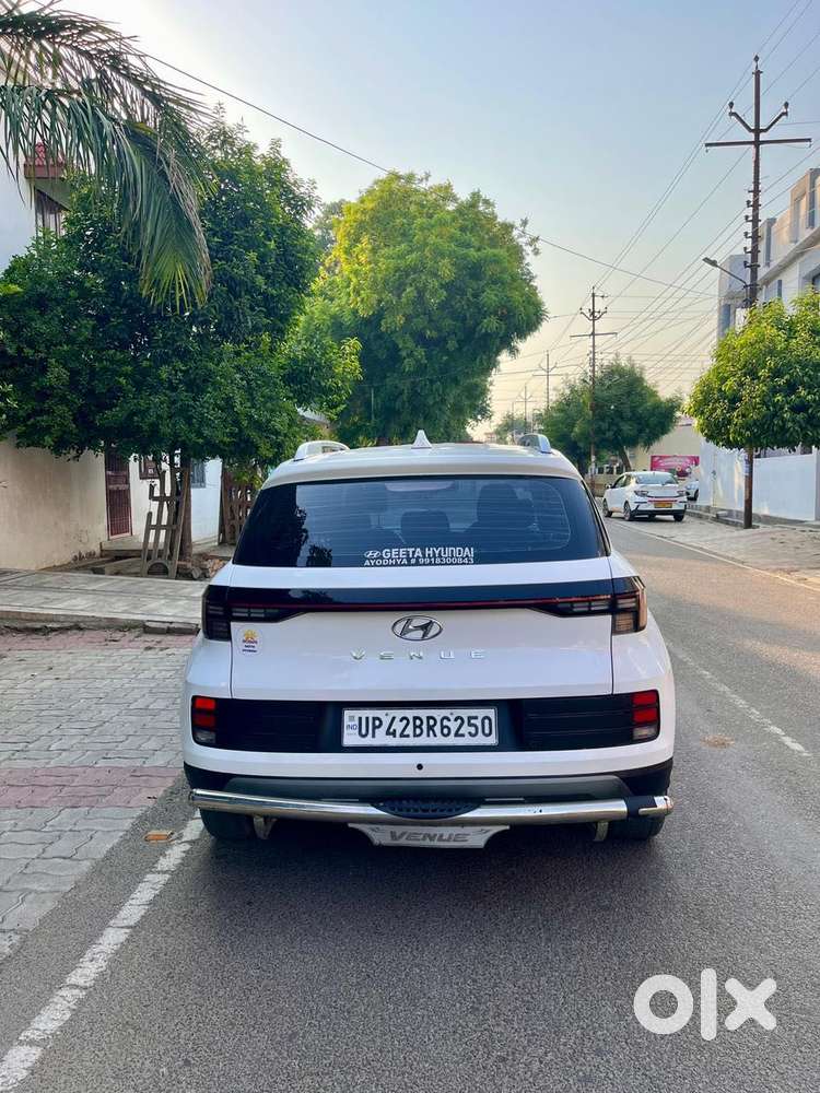 Hyundai Venue 1.2 S (o), 2024, Petrol