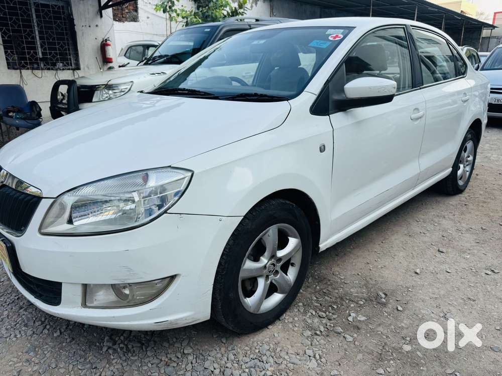 Skoda Rapid 1.6 Mpi Ambition, 2015, Petrol