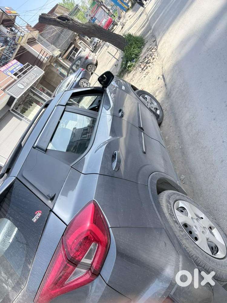 Mahindra Xuv300 2023 Petrol Well Maintained