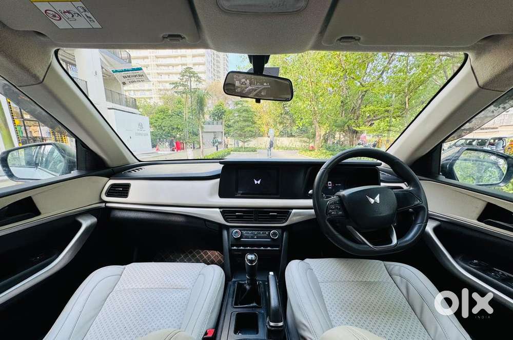 Mahindra Xuv700 2.2 Mx Diesel Mt 5 Str, 2023, Diesel