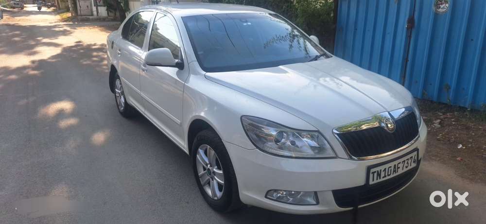 Skoda Laura 1.8 Tsi Ambiente, 2011, Petrol