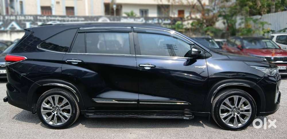 Toyota Innova Hycross 2.0 Zx Hybrid 7 Str, 2023, Petrol