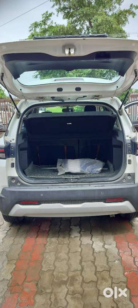 Maruti Suzuki Brezza 1.5 Zxi Plus At Smart Hybrid, 2022, Petrol