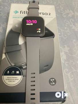 Fitbit versa second online hand price