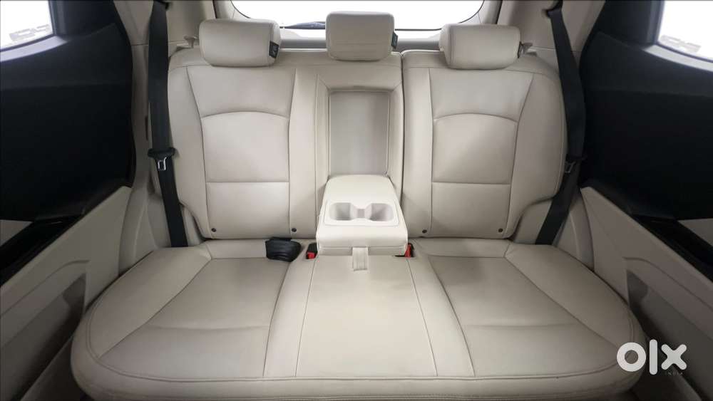 Mahindra Xuv300 1.2 W8 (o) Amt Petrol, 2022, Petrol