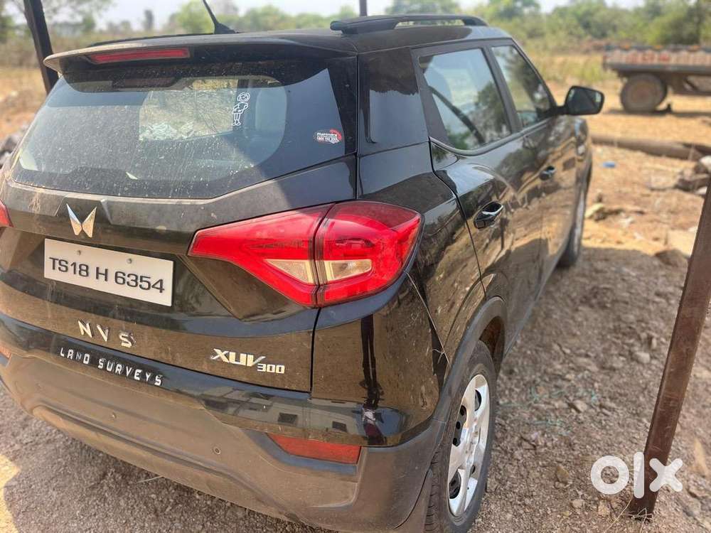 Mahindra Xuv300 2023 Diesel Well Maintained