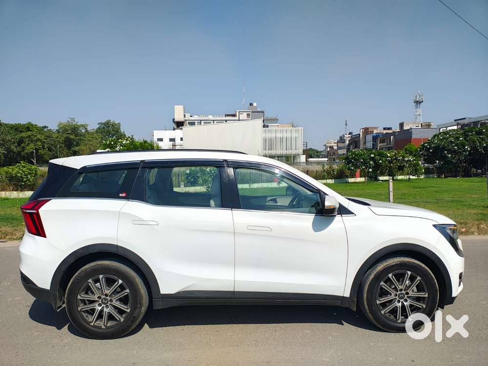 Mahindra Xuv700 2.2 Ax 7 Diesel At Str, 2021, Diesel