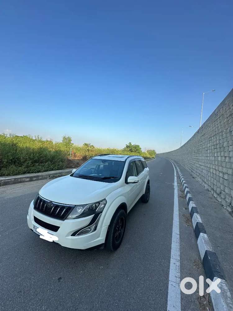 Mahindra Xuv500 W10 With Sunroof Diesel 2018